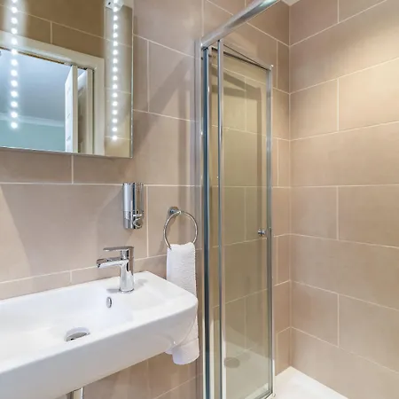 Stilworth House 住宿加早餐酒店 赫尔姆斯利